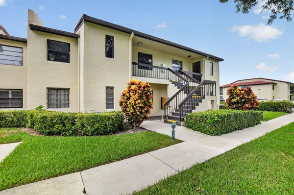 Property Slideshow image 3 of 55 | 8545 casa del lago 38 h, Boca Raton, FL, 33433