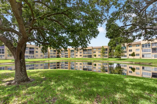 Property Slideshow image 3 of 25 | 6350 nw 62nd st 201, Tamarac, FL, 33319