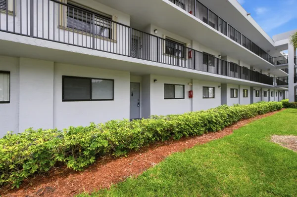 Property Slideshow image 3 of 84 | 15355 lakes of delray blvd, Delray Beach, FL, 33484