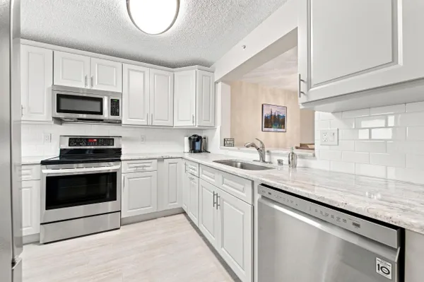 Property Slideshow image 2 of 84 | 15355 lakes of delray blvd, Delray Beach, FL, 33484