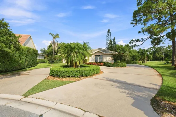 Property Slideshow image 3 of 49 | 3608 twin lakes ter, Fort Pierce, FL, 34951