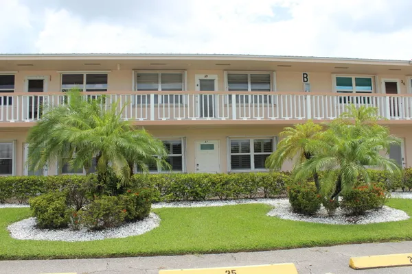Property Slideshow image 3 of 50 | 35 somerset b 35, West Palm Beach, FL, 33417