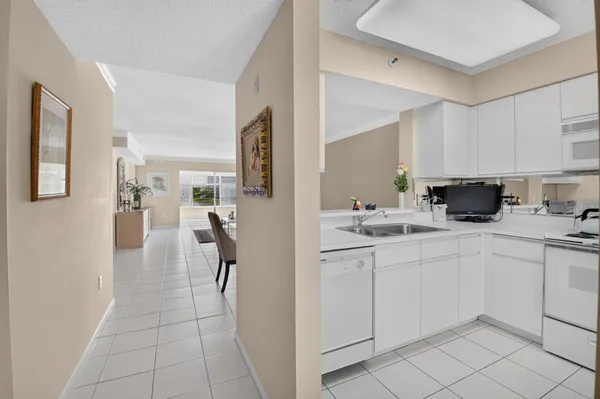 Property Slideshow image 3 of 93 | 14096 huntington pointe dr 309, Delray Beach, FL, 33484
