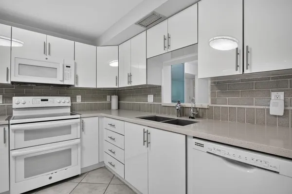 Property Slideshow image 3 of 61 | 2006 granada dr j1, Coconut Creek, FL, 33066