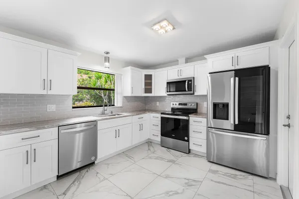 Property Slideshow image 3 of 28 | 4670 laurel tree rd a, Boynton Beach, FL, 33436