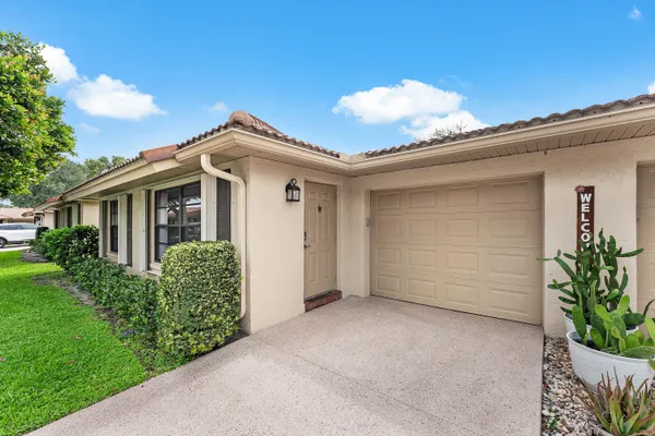 Property Slideshow image 2 of 28 | 4670 laurel tree rd a, Boynton Beach, FL, 33436