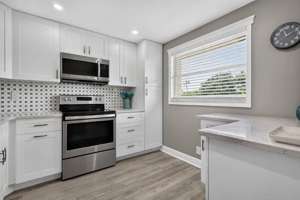 Property Slideshow image 3 of 38 | 3951 via poinciana 209, Lake Worth, FL, 33467
