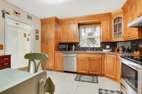 Property Slideshow image 3 of 20 | 211 s hollybrook dr 107, Pembroke Pines, FL, 33025