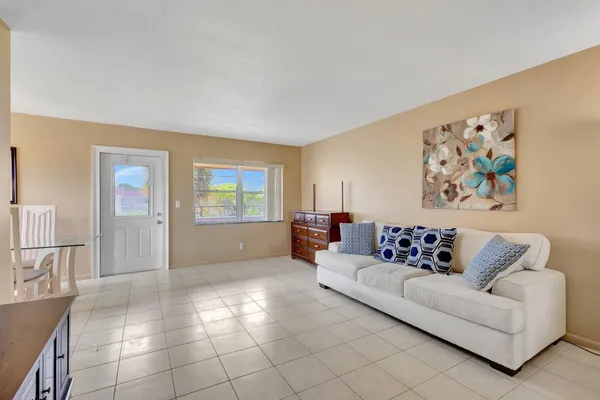 Property Slideshow image 2 of 30 | 64 coventry c c, West Palm Beach, FL, 33417