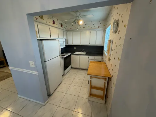 Property Slideshow image 3 of 7 | 24 easthampton a a, West Palm Beach, FL, 33417