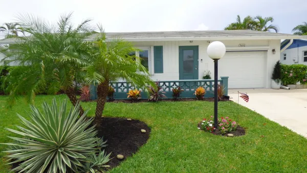 Property Slideshow image 3 of 7 | 3610 joseph dr, West Palm Beach, FL, 33417