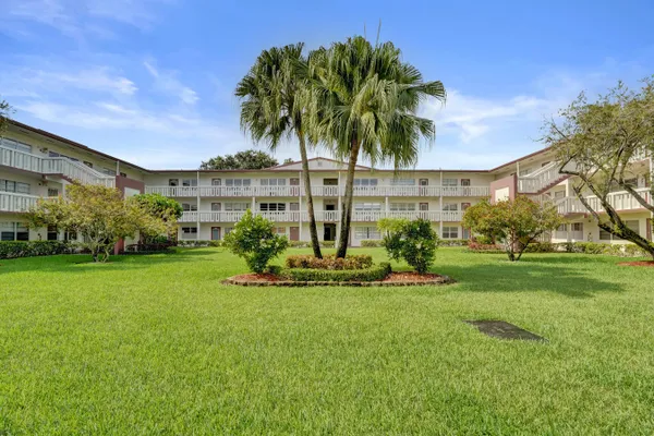 Property Slideshow image 2 of 27 | 566 fanshaw, Boca Raton, FL, 33434