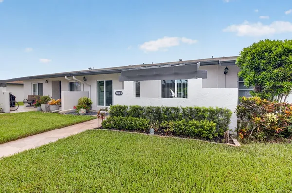 Property Slideshow image 2 of 70 | 5810 areca palm ct b, Delray Beach, FL, 33484