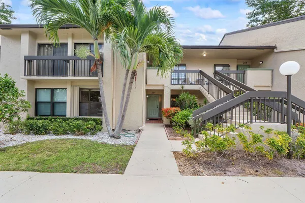 Property Slideshow image 3 of 44 | 5055 oak hill ln 213, Delray Beach, FL, 33484