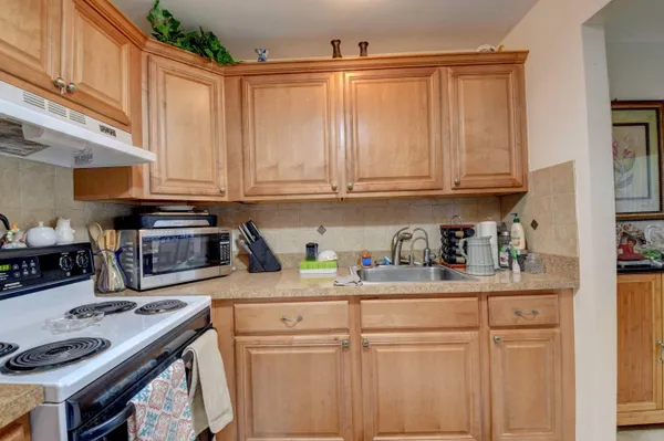 Property Slideshow image 2 of 7 | 450 brittany dr, Delray Beach, FL, 33446