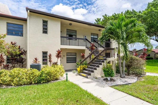 Property Slideshow image 3 of 42 | 8425 casa del lago h, Boca Raton, FL, 33433