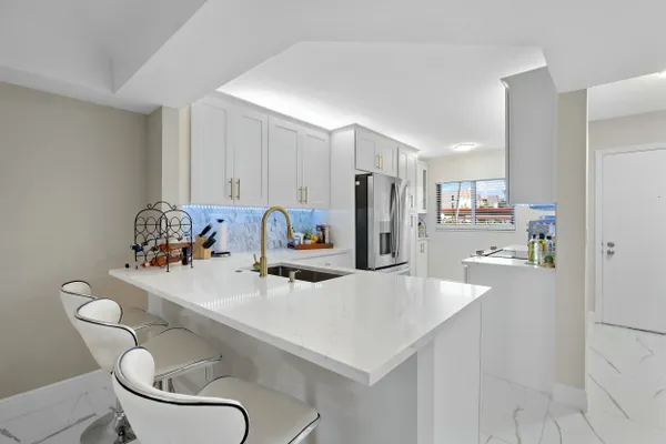 Property Slideshow image 2 of 28 | 23277 barwood ln 107, Boca Raton, FL, 33428
