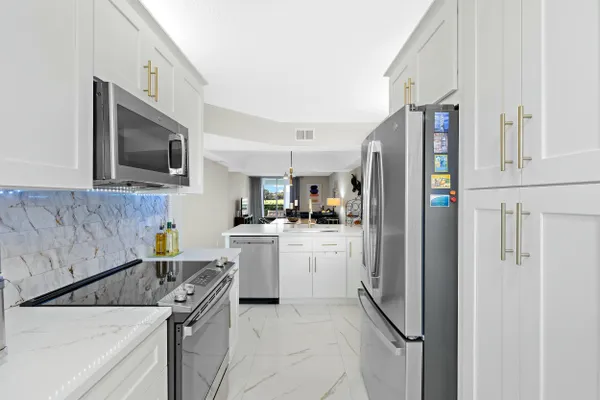 Property Slideshow image 3 of 28 | 23277 barwood ln 107, Boca Raton, FL, 33428
