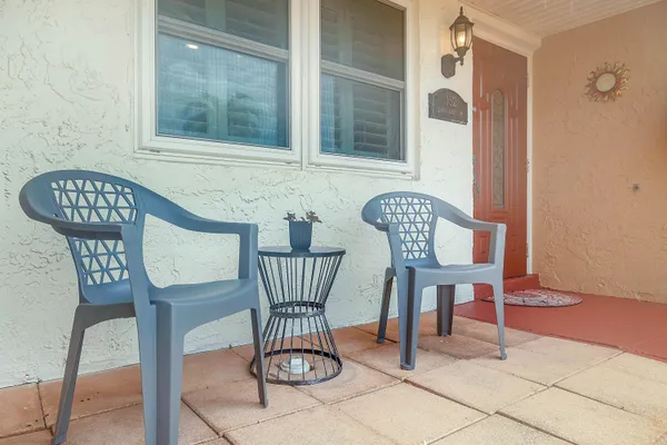 Property Slideshow image 3 of 34 | 152 lake anne dr 152, West Palm Beach, FL, 33411