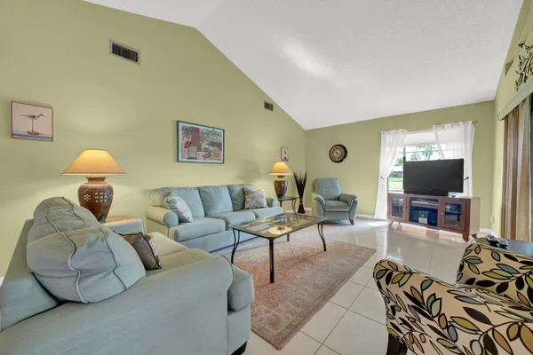Property Slideshow image 3 of 50 | 5569 lakeview mews dr, Boynton Beach, FL, 33437