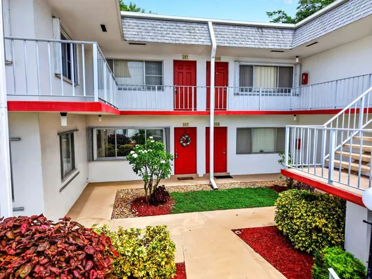 Property Slideshow image 2 of 38 | 3120 cynthia ln 107, Lake Worth, FL, 33461