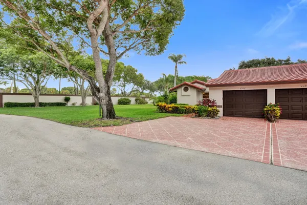 Property Slideshow image 3 of 40 | 6394 pointe pleasant cir, Delray Beach, FL, 33484