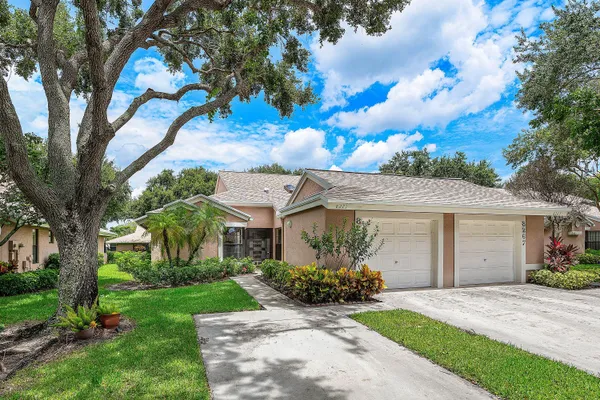Property Slideshow image 3 of 37 | 8271 sun lake dr, Boca Raton, FL, 33496