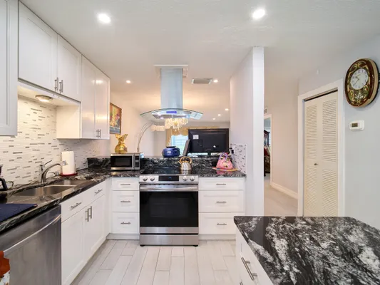 Property Slideshow image 3 of 25 | 133 lake olive dr, West Palm Beach, FL, 33411