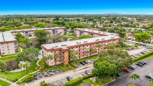 Property Slideshow image 3 of 40 | 4970 e sabal palm blvd 412, Tamarac, FL, 33319