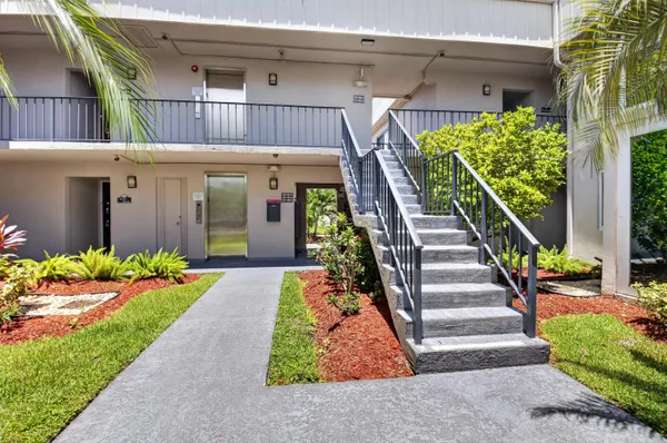 Property Slideshow image 2 of 52 | 174 capri d e 174, Delray Beach, FL, 33484