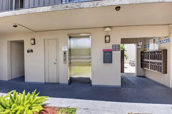 Property Slideshow image 3 of 52 | 174 capri d e 174, Delray Beach, FL, 33484