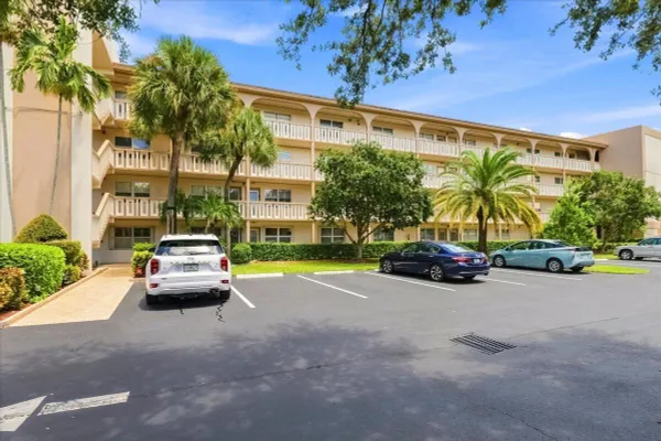Property Slideshow image 2 of 38 | 2304 lucaya ln c1, Coconut Creek, FL, 33066