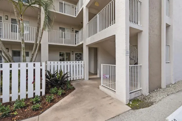 Property Slideshow image 2 of 42 | 6112 huntwick ter 108, Delray Beach, FL, 33484