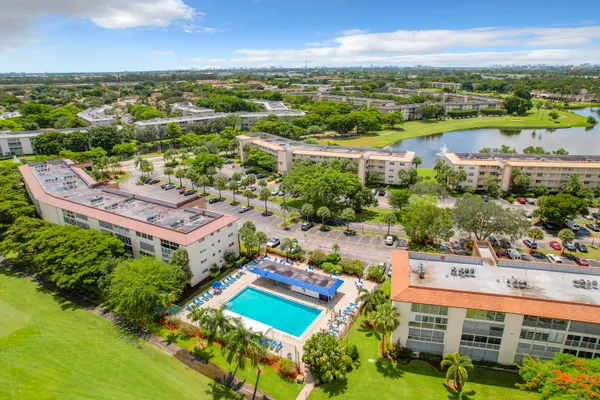 Property Slideshow image 3 of 31 | 3205 portofino pt b4, Coconut Creek, FL, 33066