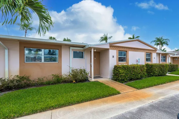 Property Slideshow image 3 of 33 | 2523 dudley dr b, West Palm Beach, FL, 33415