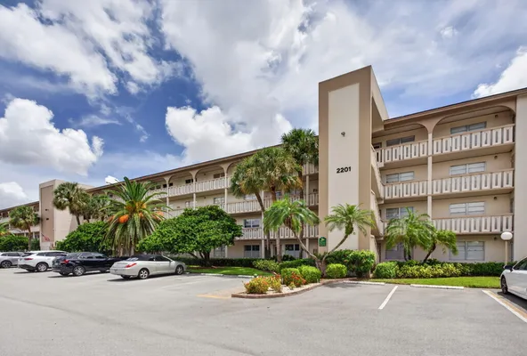 Property Slideshow image 2 of 41 | 2201 lucaya bnd m2, Coconut Creek, FL, 33066