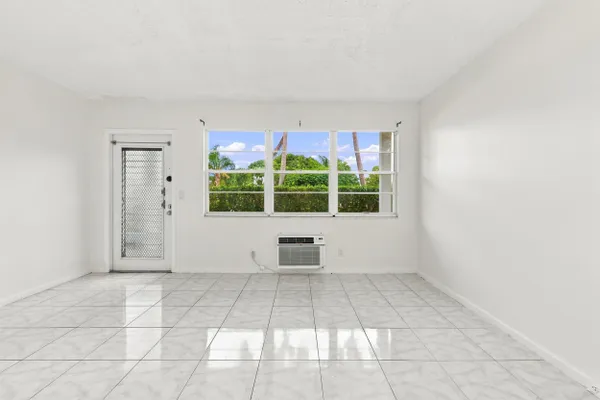 Property Slideshow image 3 of 43 | 310 oakridge r ct 310, Deerfield Beach, FL, 33442