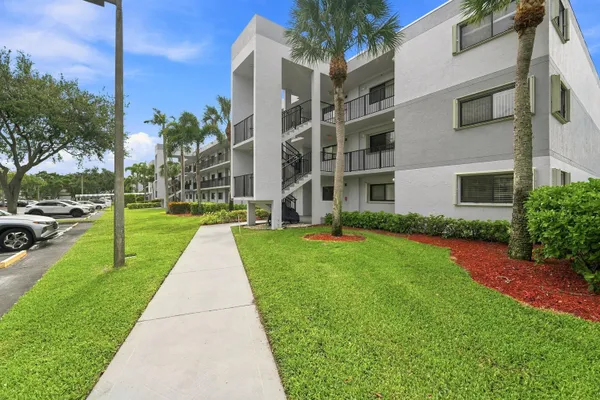 Property Slideshow image 3 of 35 | 15355 lakes of delray blvd 314, Delray Beach, FL, 33484