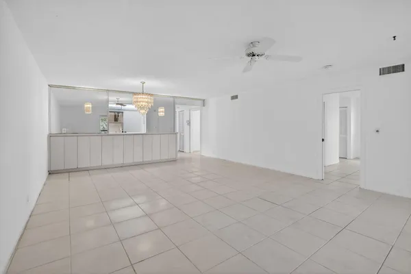 Property Slideshow image 3 of 17 | 250 s hollybrook ter 208, Pembroke Pines, FL, 33025
