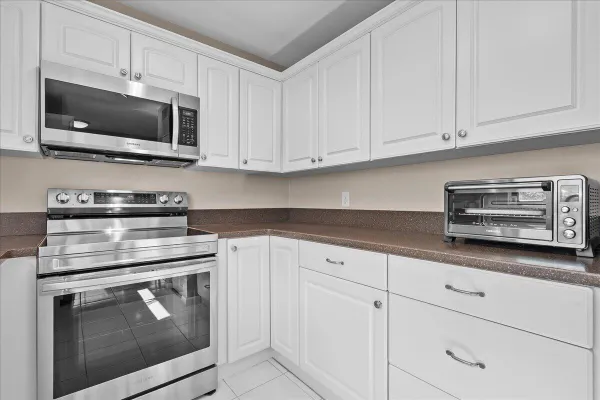 Property Slideshow image 3 of 39 | 3323 lucerne park dr, Greenacres, FL, 33467