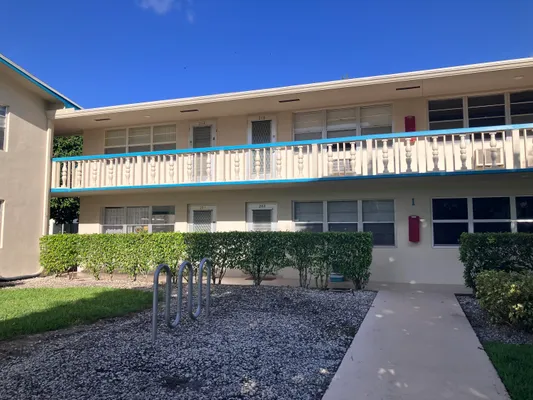 Property Slideshow image 2 of 24 | 202 camden i i, West Palm Beach, FL, 33417