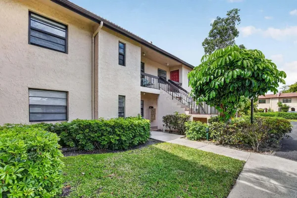 Property Slideshow image 3 of 38 | 9272 vista del lago 28f, Boca Raton, FL, 33428