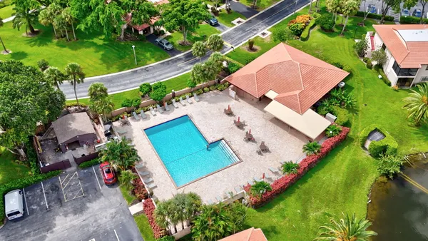 Property Slideshow image 2 of 38 | 9272 vista del lago 28f, Boca Raton, FL, 33428