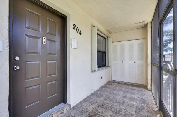 Property Slideshow image 2 of 13 | 7262 golf colony ct 204, Lake Worth, FL, 33467