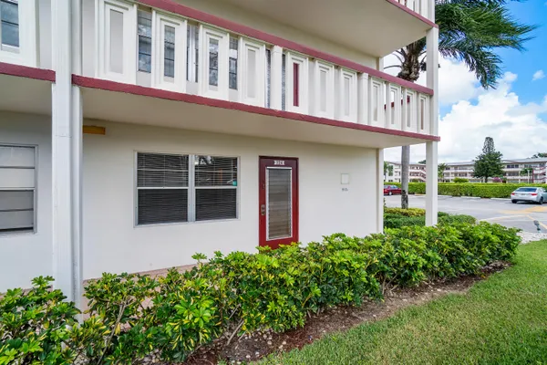 Property Slideshow image 2 of 19 | 224 fanshaw f f, Boca Raton, FL, 33434