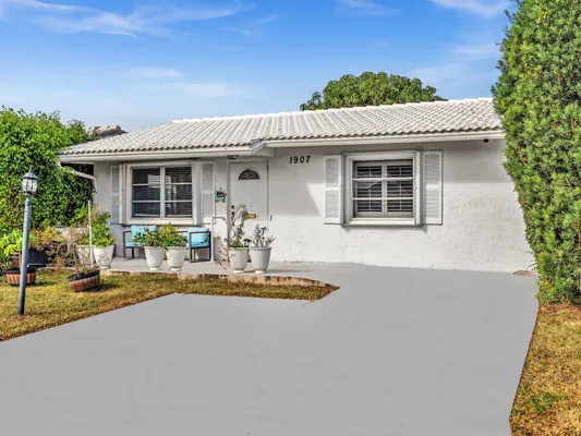 Property Slideshow image 2 of 63 | 1907 sw 22nd ave, Boynton Beach, FL, 33426
