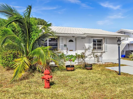 Property Slideshow image 3 of 63 | 1907 sw 22nd ave, Boynton Beach, FL, 33426