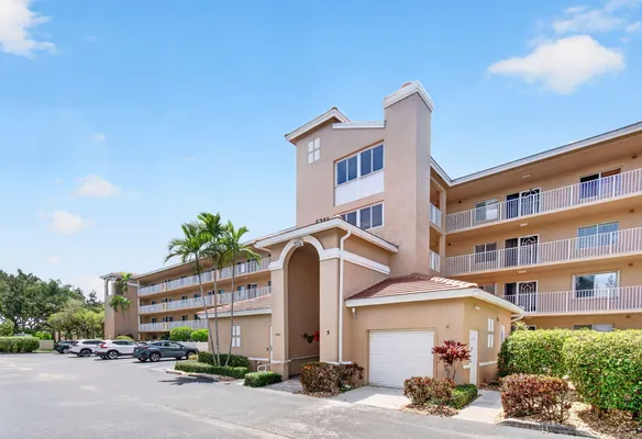 Property Slideshow image 2 of 95 | 5746 crystal shores dr 303, Boynton Beach, FL, 33437