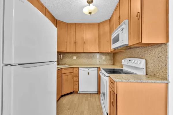 Property Slideshow image 3 of 66 | 10701 w clairmont cir 109, Tamarac, FL, 33321