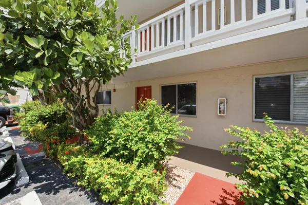 Property Slideshow image 2 of 43 | 3601 inverrary dr 107, Lauderhill, FL, 33319